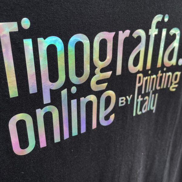 T-shirt con stampa in oro, argento e olografico - immagine 5