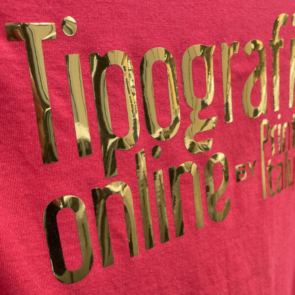 T-shirt con stampa in oro, argento e olografico - immagine 3